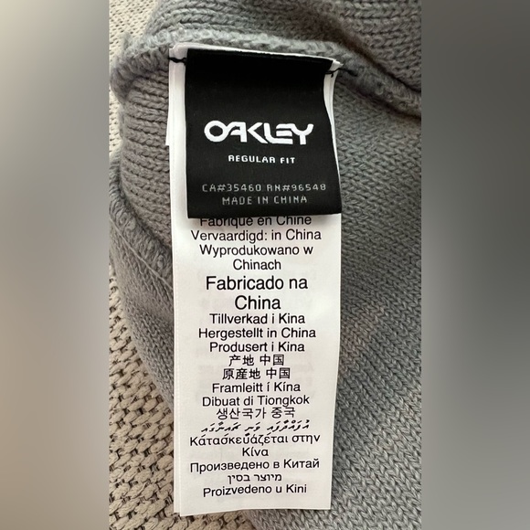 NWT Oakley Stone Grey Wanderlust Pom Beanie! - Picture 3 of 7
